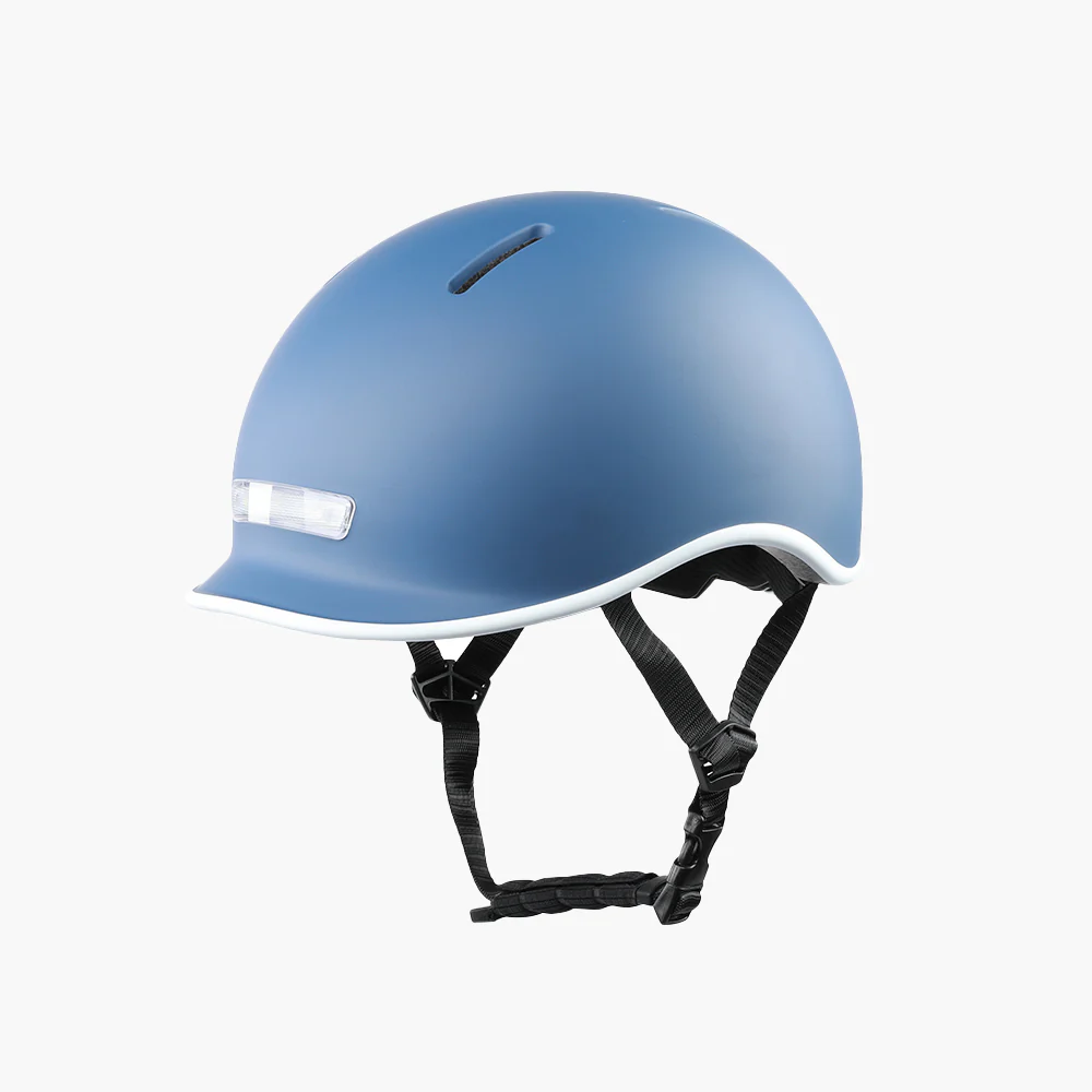 Stylischer Helm mit Licht - Image 5